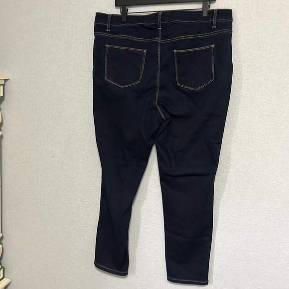 Dark Wash Denim Jeans Women’s Size 18W Sexy Stretch Straight Leg LIKE NEW - Picture 3 of 9